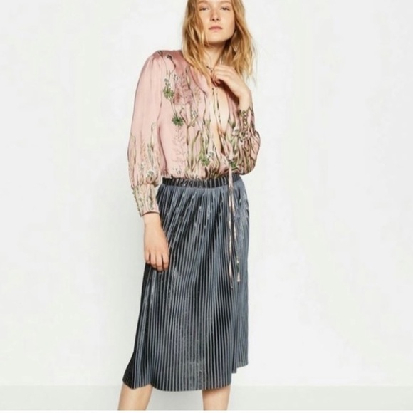 🌻W&B Zara Collection Metallic Accordion Pleated Midi Skirt Size Small - Picture 2 of 8